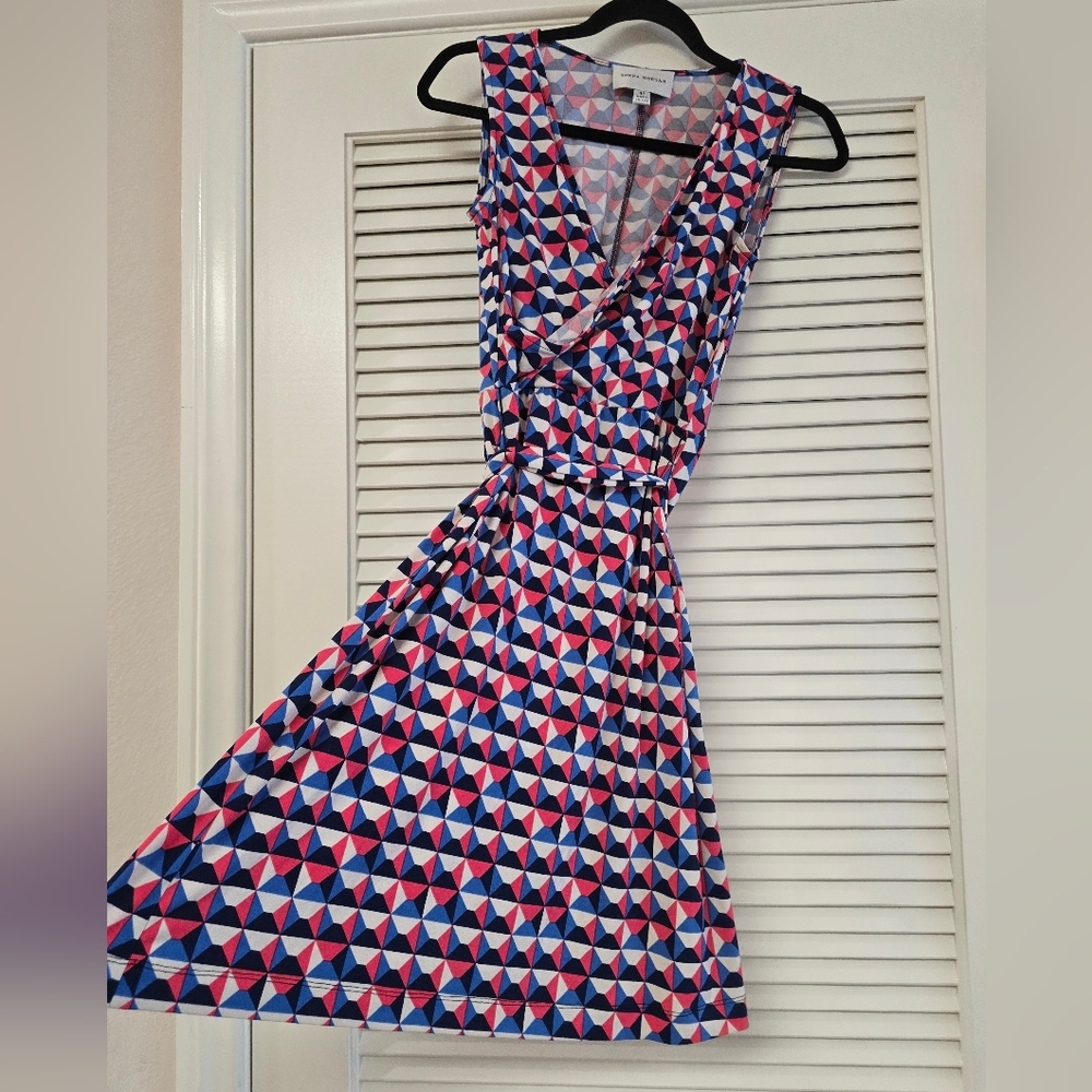 Donna Morgan - (Petite) Geometric Patterned Sleeveless Dress With Waist-Tie